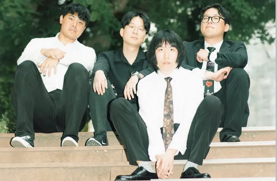 청춘을 울부짖는 30대 아저씨 밴드