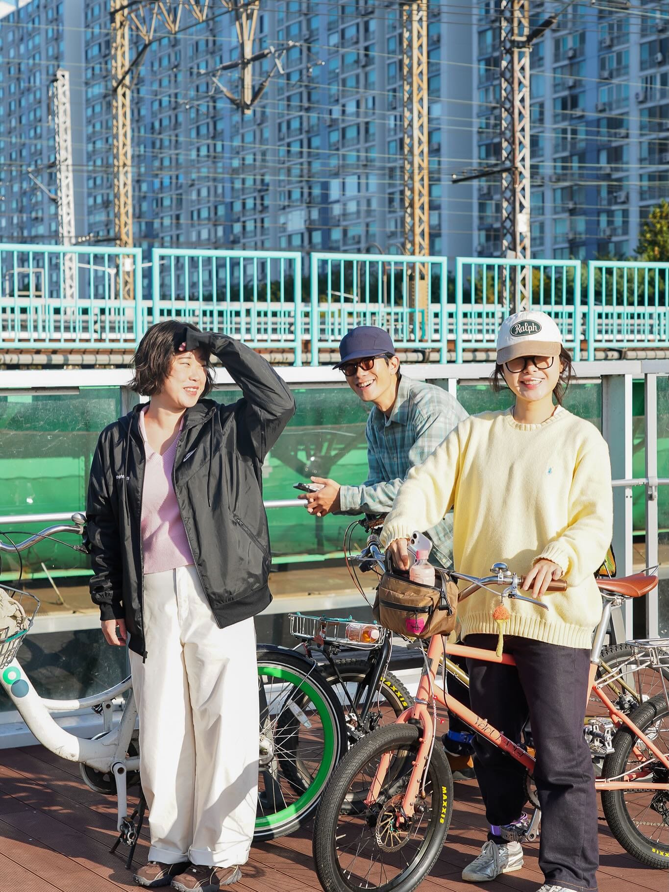 뭉치고 또 흩어지는 대도시의 의존법