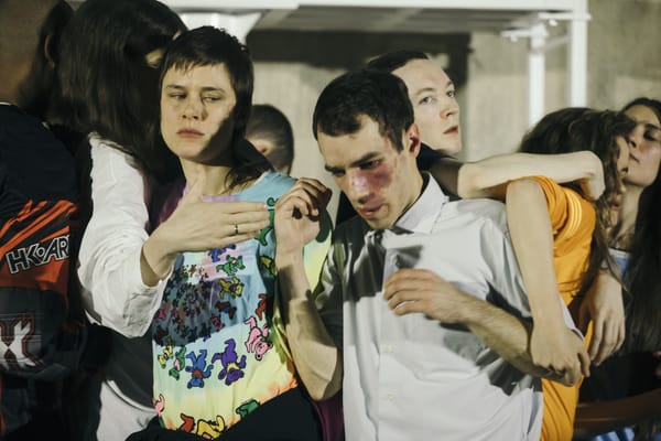 보는 관객에서 통과하는 몸으로